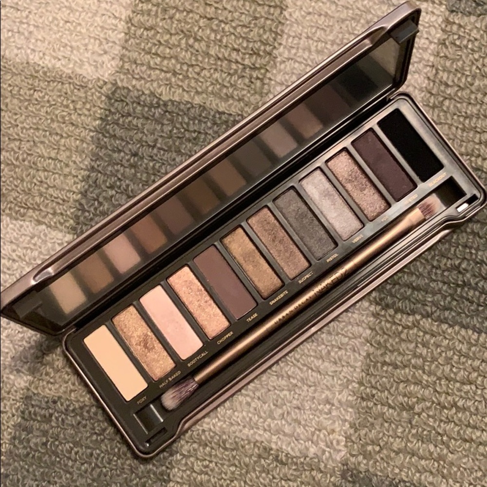 Urban Decay Naked 2 Eyeshadow Palette